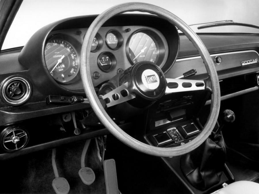  Lancia 2000 Coupe HF 1971 года  (фото 2 из 3)